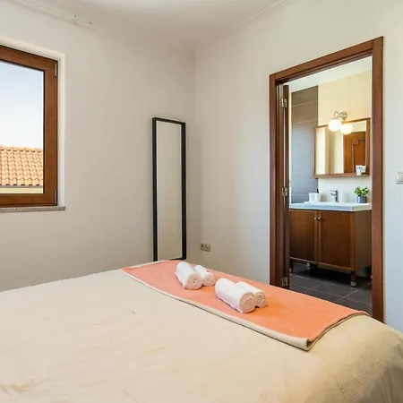 Spacious Duplex House - Jacuzzi & Terrace