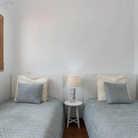 Holiday home Spacious Duplex House - Jacuzzi & Terrace *