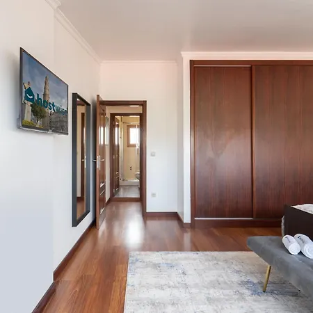 Spacious Duplex House - Jacuzzi & Terrace