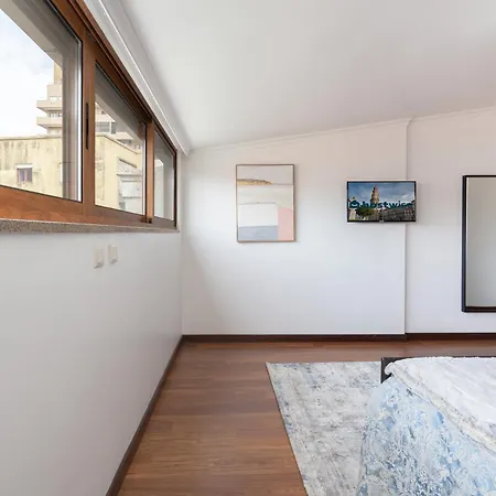 Spacious Duplex House - Jacuzzi & Terrace Holiday home