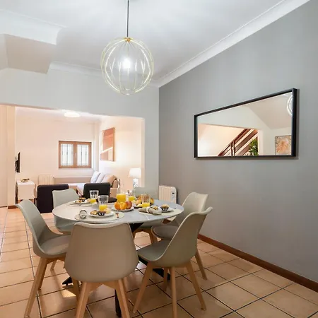 Holiday home Spacious Duplex House - Jacuzzi & Terrace *