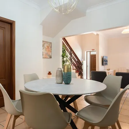 Holiday home Spacious Duplex House - Jacuzzi & Terrace *