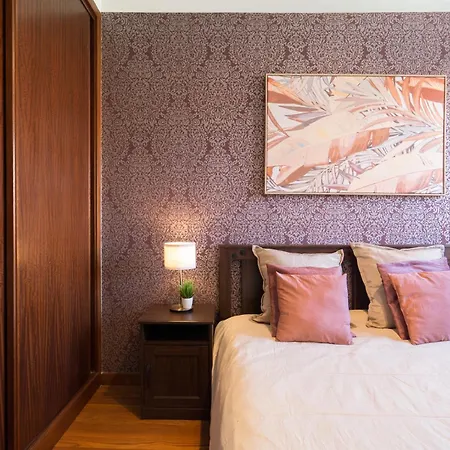 Spacious Duplex House - Jacuzzi & Terrace Holiday home Porto